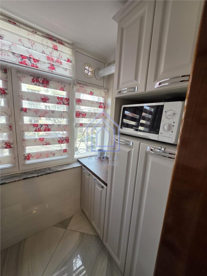 Apartament cu 3 camere - complet mobilat si utilat - foto 4