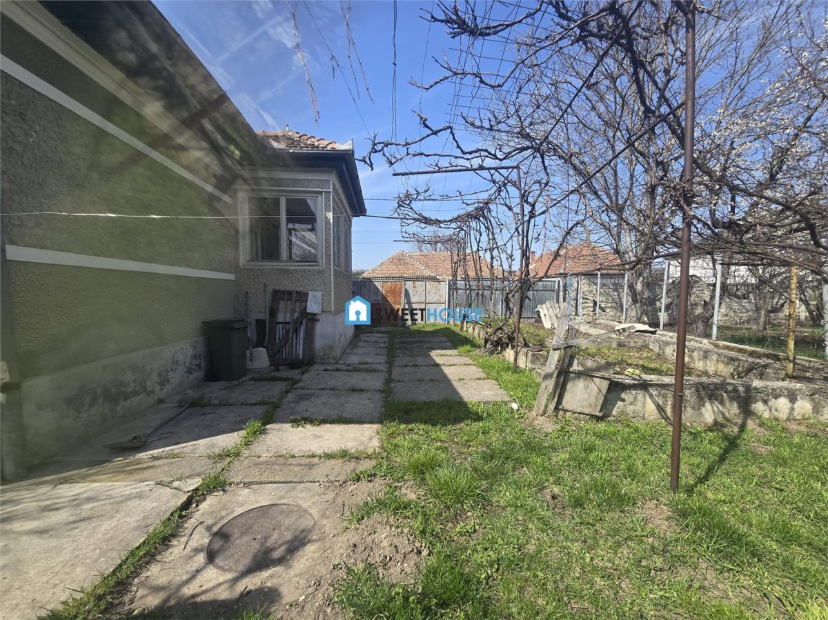 Casa cu ttei camere in zona centrala - foto 2