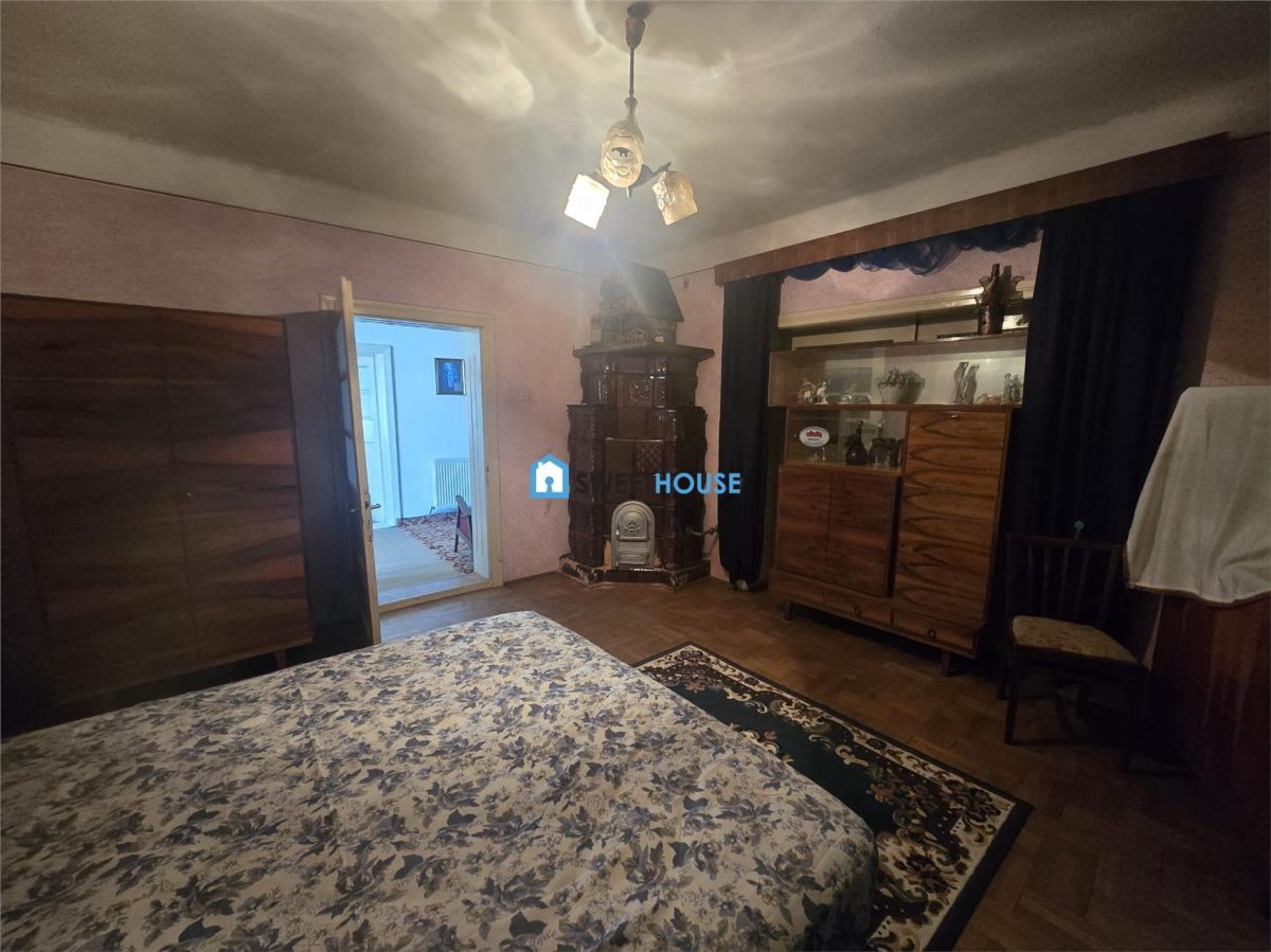 Casa cu ttei camere in zona centrala - foto 11