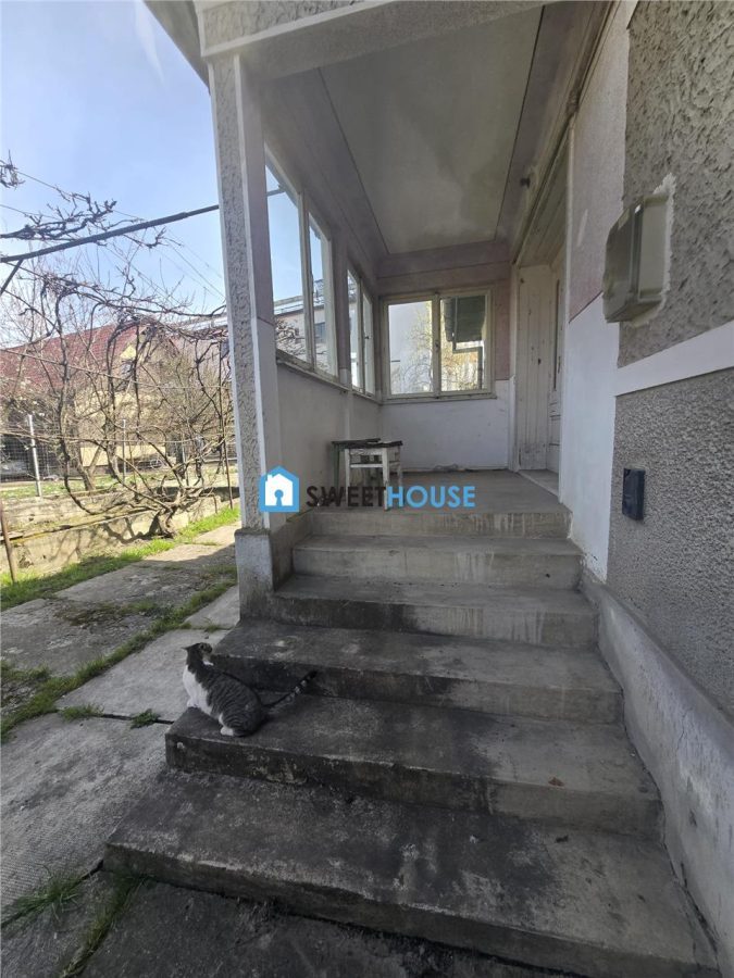 Casa cu ttei camere in zona centrala - foto 3