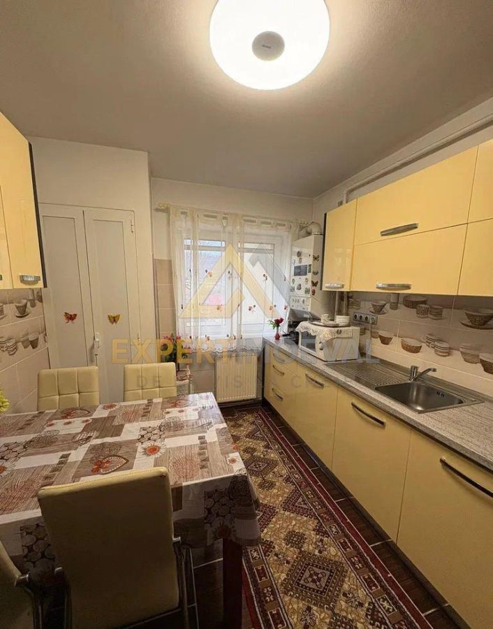 Apartament 3 camere B-dul Traian 67 mp  Garaj si mansarda  etaj 4/4 - foto 2