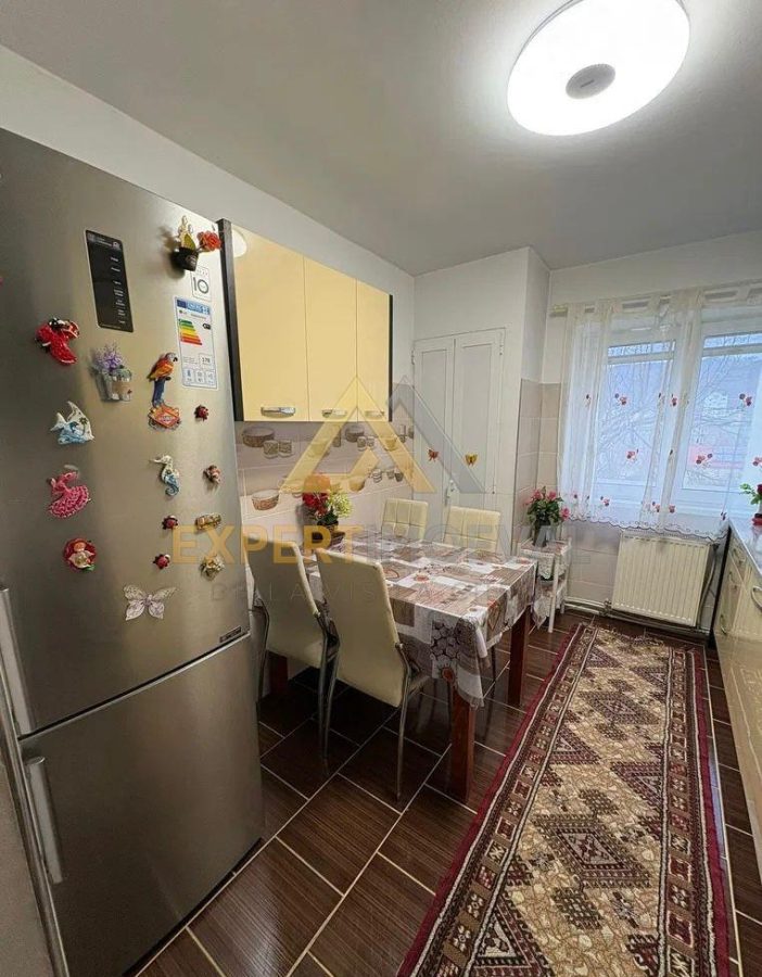 Apartament 3 camere B-dul Traian 67 mp  Garaj si mansarda  etaj 4/4 - foto 12