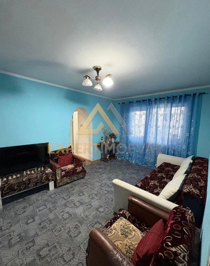 Apartament 3 camere B-dul Traian 67 mp  Garaj si mansarda  etaj 4/4 - foto 4