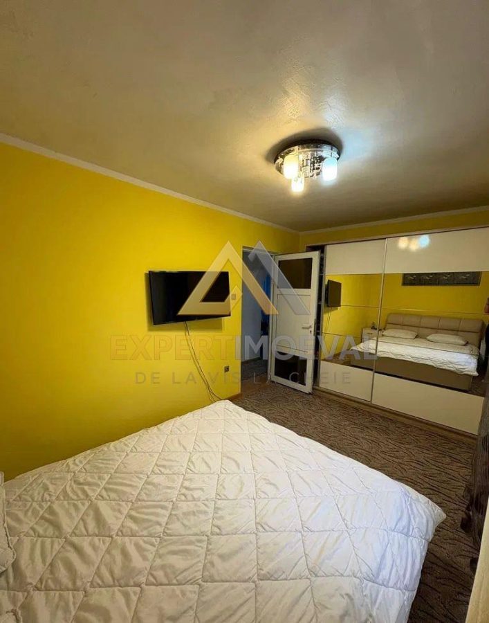 Apartament 3 camere B-dul Traian 67 mp  Garaj si mansarda  etaj 4/4 - foto 5