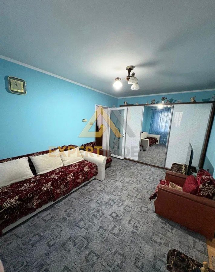 Apartament 3 camere B-dul Traian 67 mp  Garaj si mansarda  etaj 4/4 - foto 6