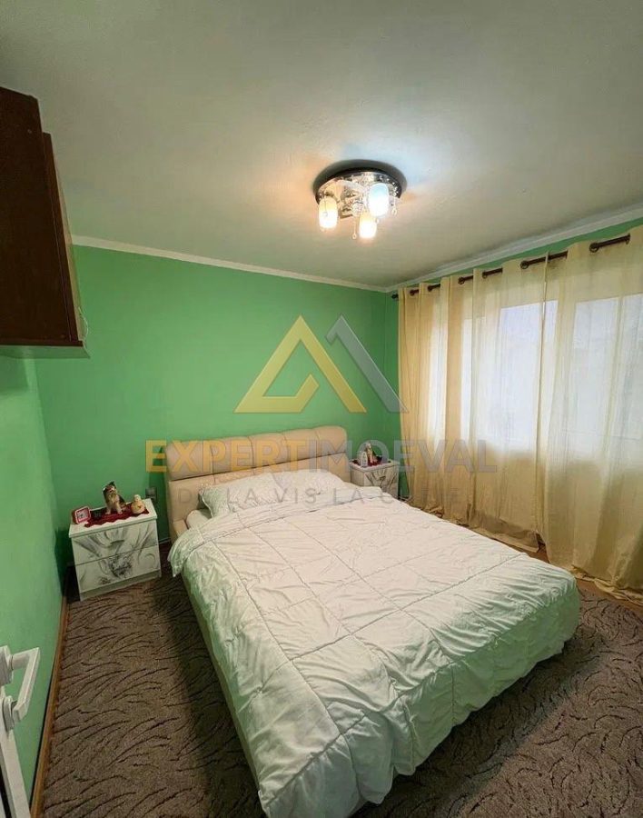 Apartament 3 camere B-dul Traian 67 mp  Garaj si mansarda  etaj 4/4 - foto 7