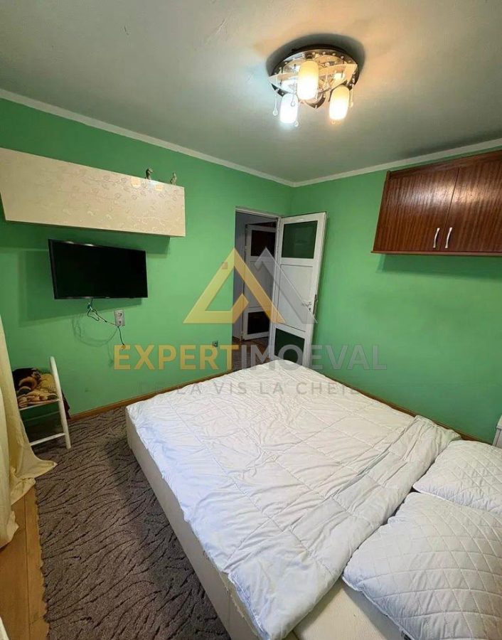 Apartament 3 camere B-dul Traian 67 mp  Garaj si mansarda  etaj 4/4 - foto 8