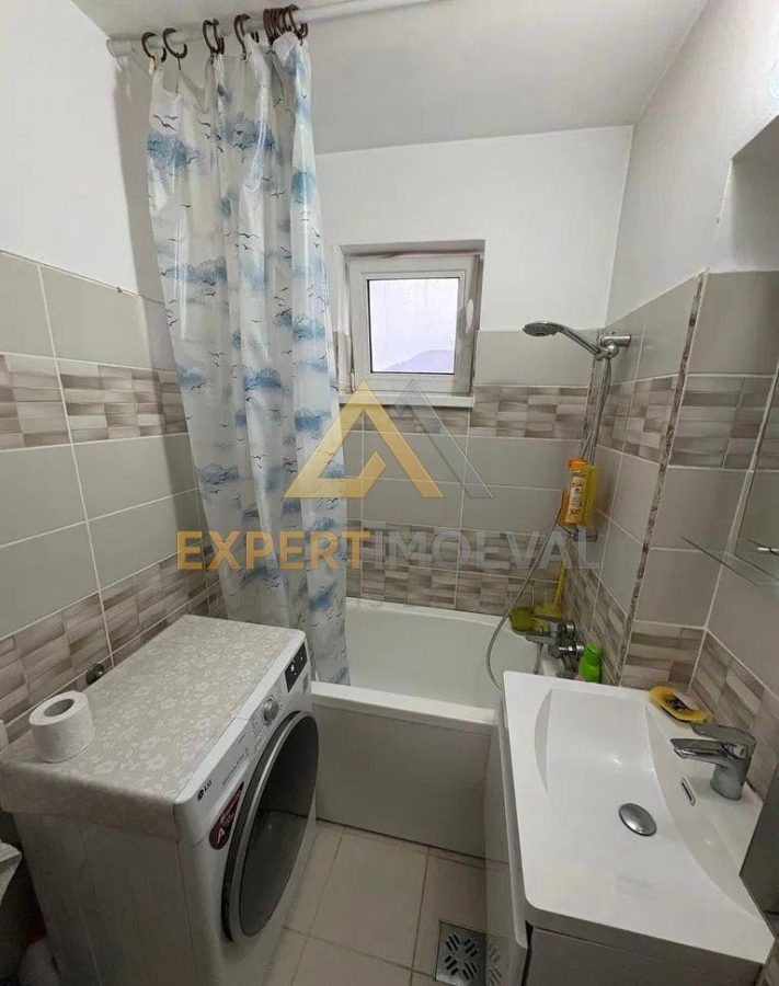 Apartament 3 camere B-dul Traian 67 mp  Garaj si mansarda  etaj 4/4 - foto 9