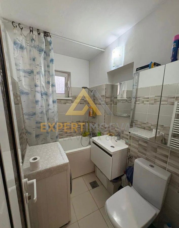 Apartament 3 camere B-dul Traian 67 mp  Garaj si mansarda  etaj 4/4 - foto 10