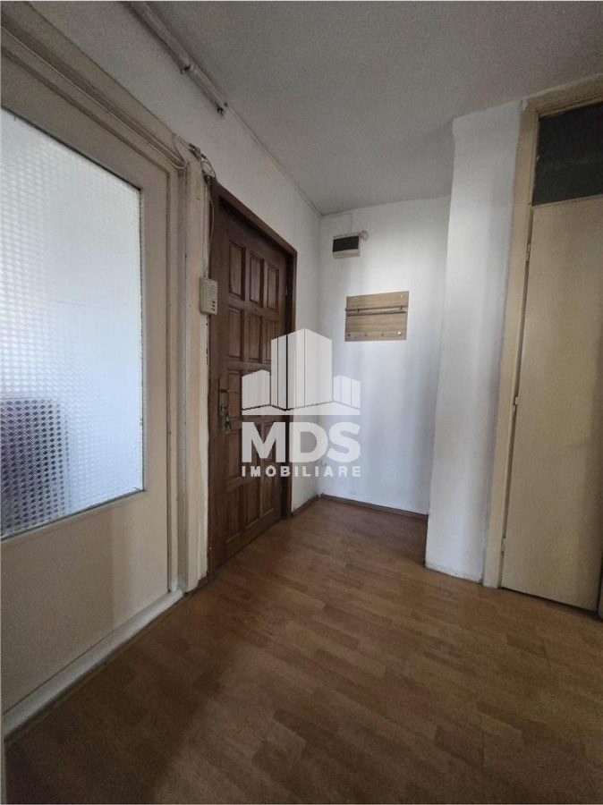 Decomandat la etaj 3 cu 2 balcoane - 