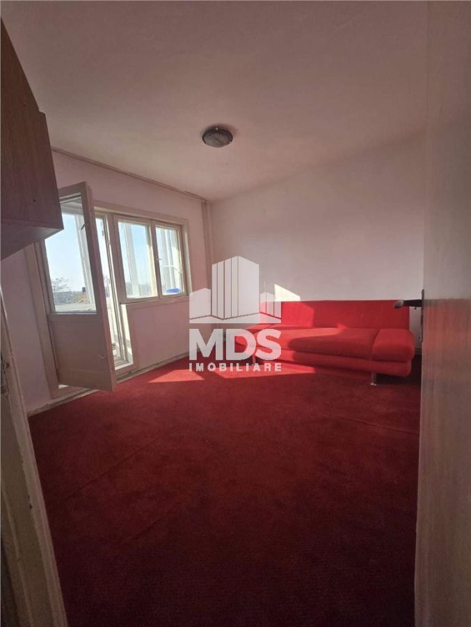 Decomandat la etaj 3 cu 2 balcoane - foto 3