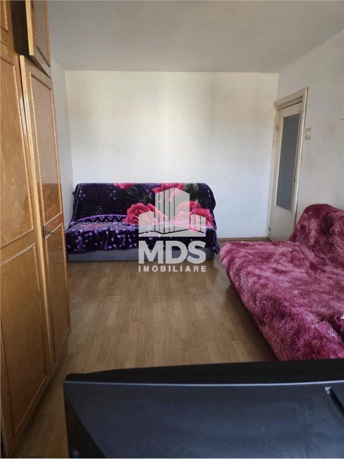 Decomandat la etaj 3 cu 2 balcoane - foto 4