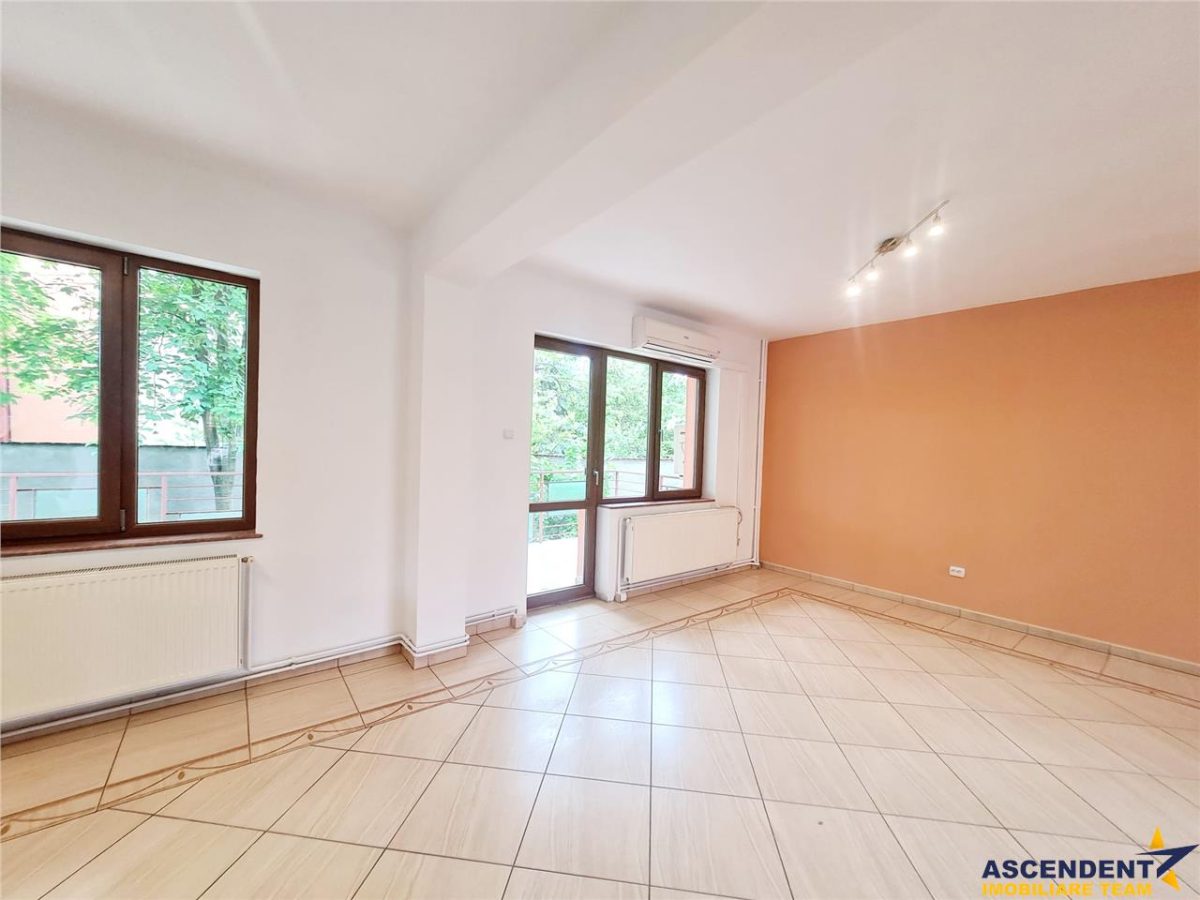 Vila impetuoasa pe 700mp teren:Spatiu versatil pentru locuinta/afacere Premium - foto 11