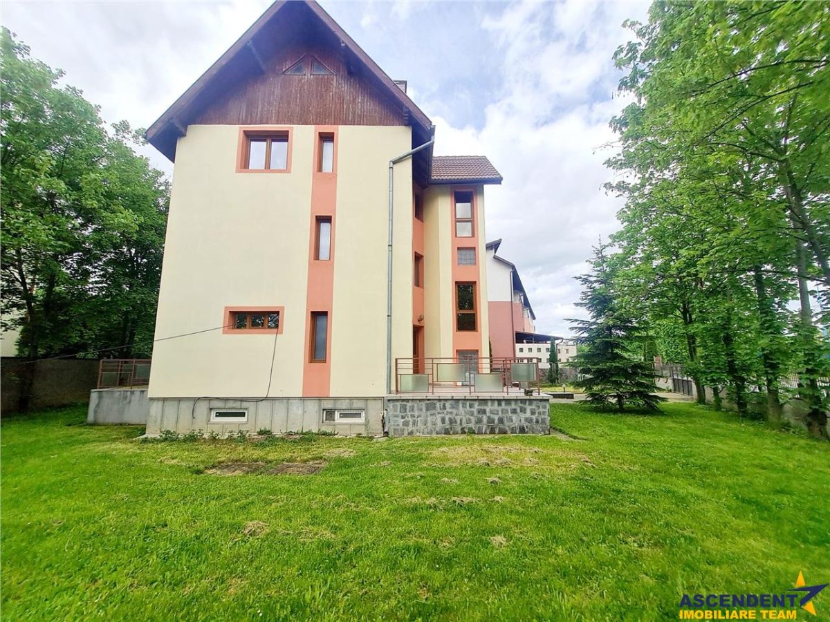 Vila impetuoasa pe 700mp teren:Spatiu versatil pentru locuinta/afacere Premium - foto 12