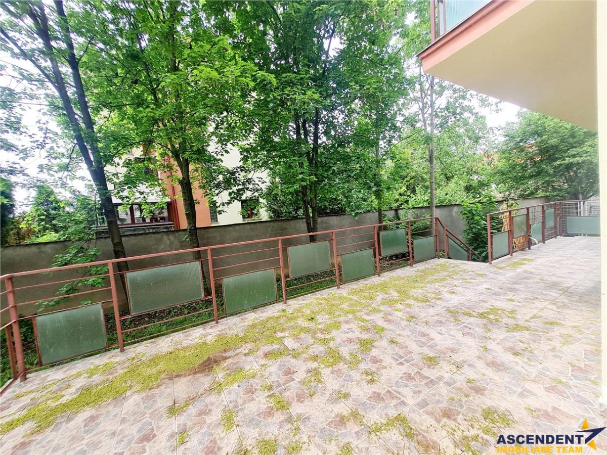 Vila impetuoasa pe 700mp teren:Spatiu versatil pentru locuinta/afacere Premium - foto 25