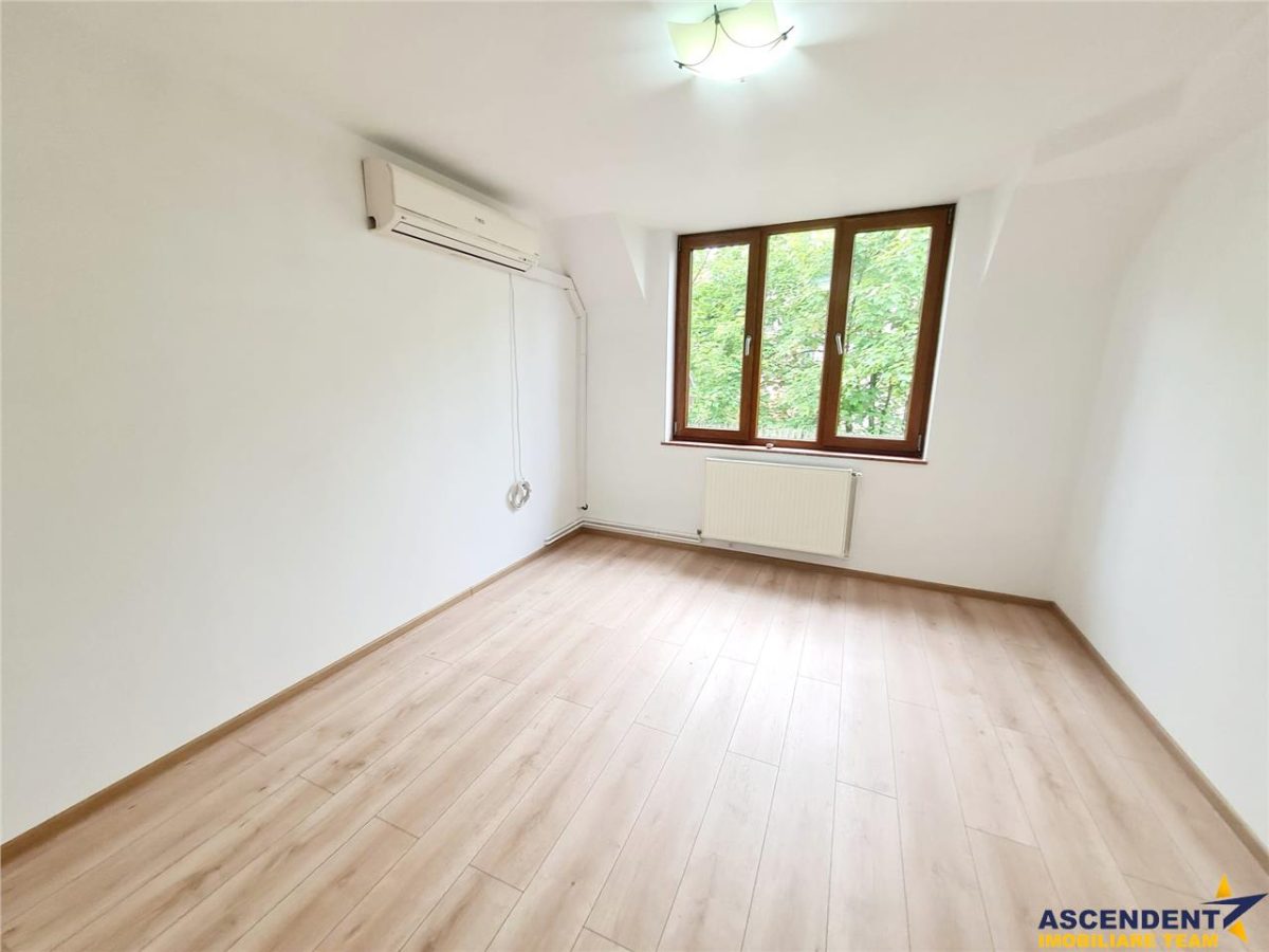 Vila impetuoasa pe 700mp teren:Spatiu versatil pentru locuinta/afacere Premium - foto 10