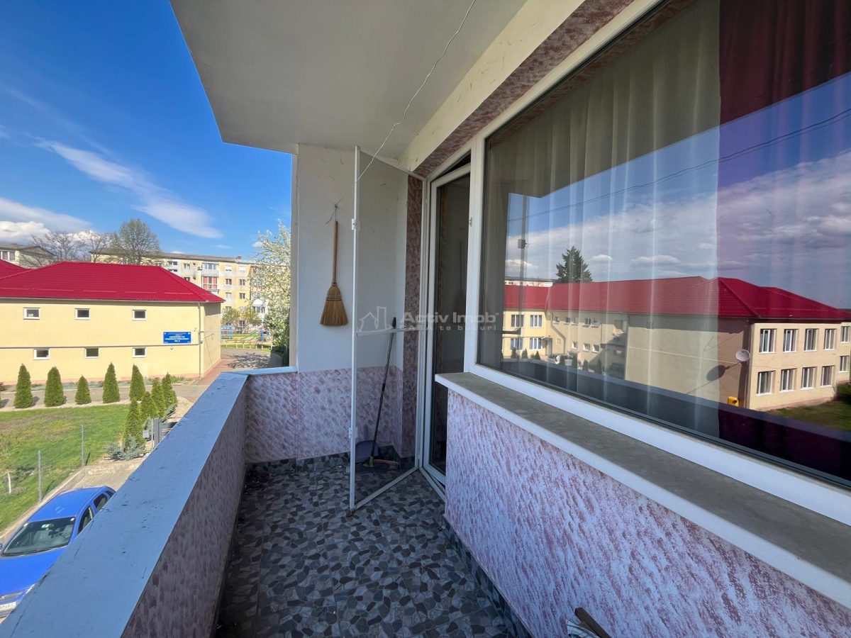 Lugoj, Ap., 2 Cam, Et., 2   Zona Micro 3, Langa Gradinita - foto 13