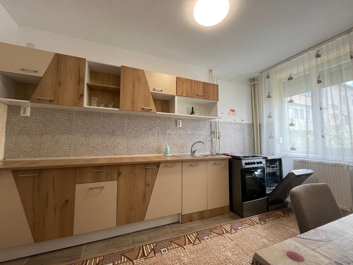 Lugoj, Ap., 2 Cam, Et., 2   Zona Micro 3, Langa Gradinita - foto 18