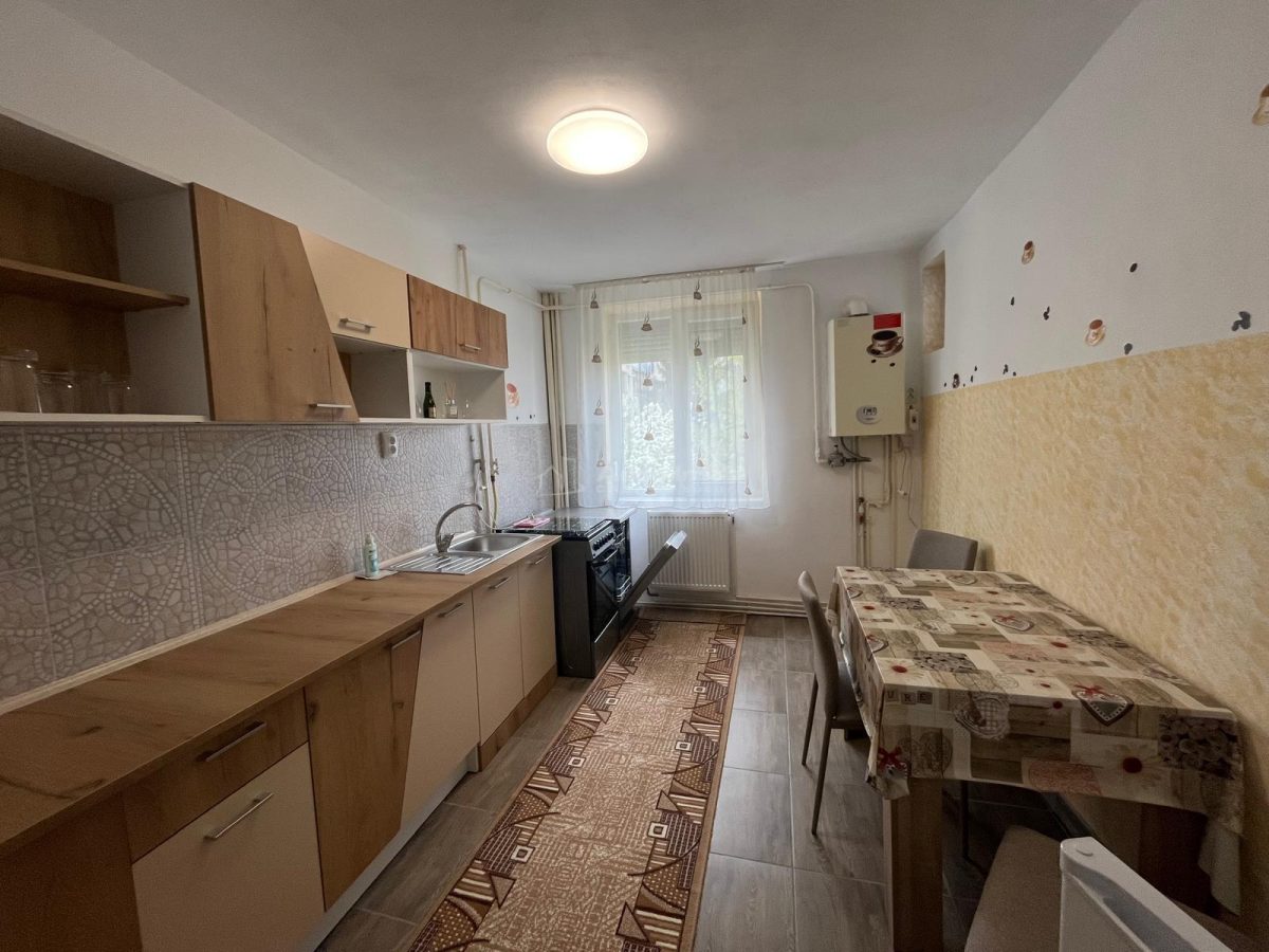 Lugoj, Ap., 2 Cam, Et., 2   Zona Micro 3, Langa Gradinita - foto 4