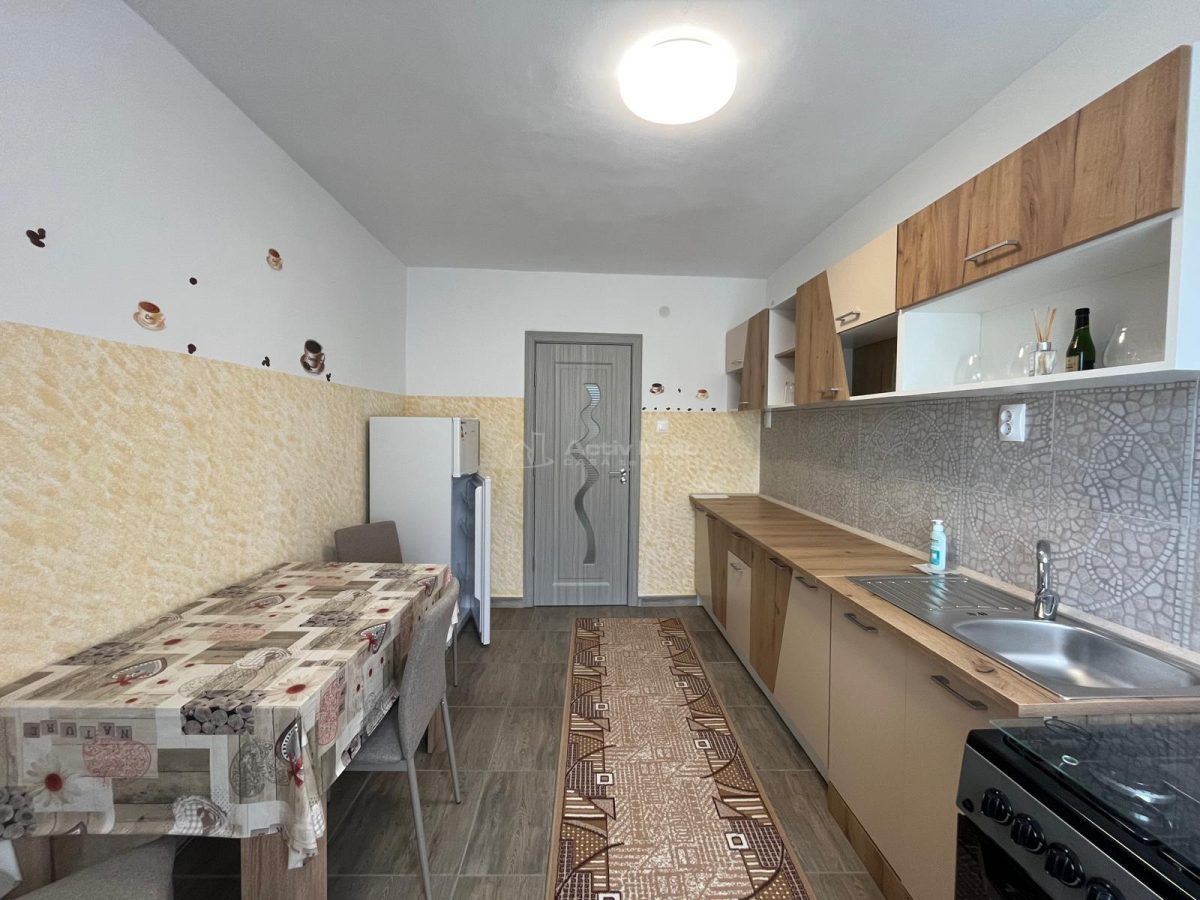 Lugoj, Ap., 2 Cam, Et., 2   Zona Micro 3, Langa Gradinita - foto 5