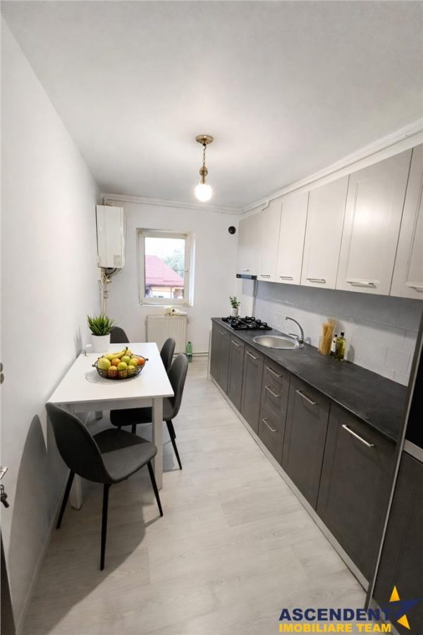 Apartament 3 camere, decomandat, cu 2 bai, etaj 1, Bartolomeu, Brasov - foto 2