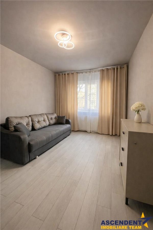 Garsoniera la prima inchiriere, etaj1, mobilata, echipata, Tractorul, Brasov - 