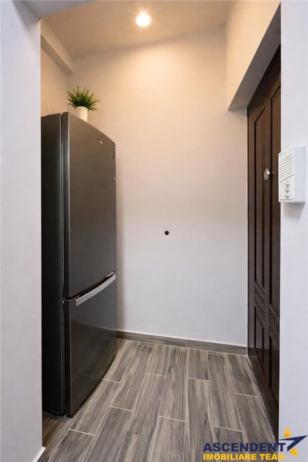 Garsoniera la prima inchiriere, etaj1, mobilata, echipata, Tractorul, Brasov - foto 5