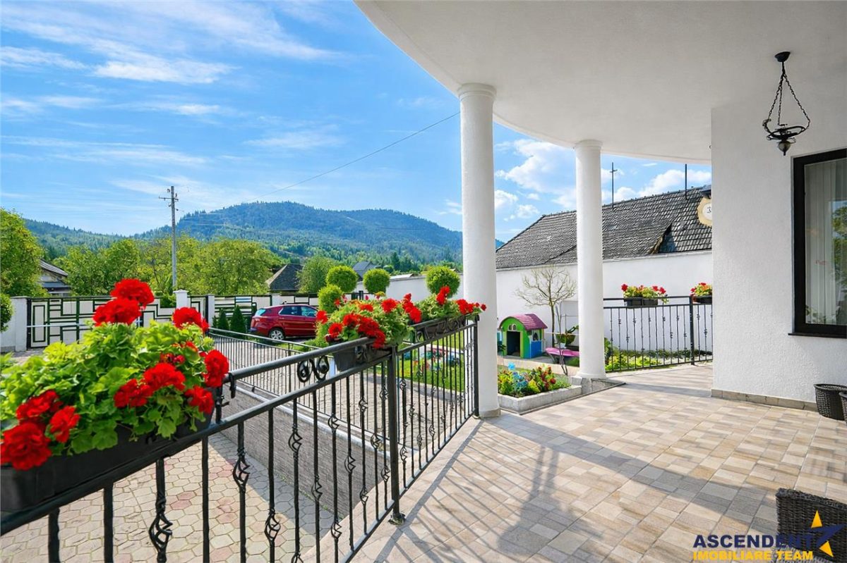 Resedinta distincta, mobilata cu rafinament, pe 1.000 mp teren, Central, Sacele, Brasov - 