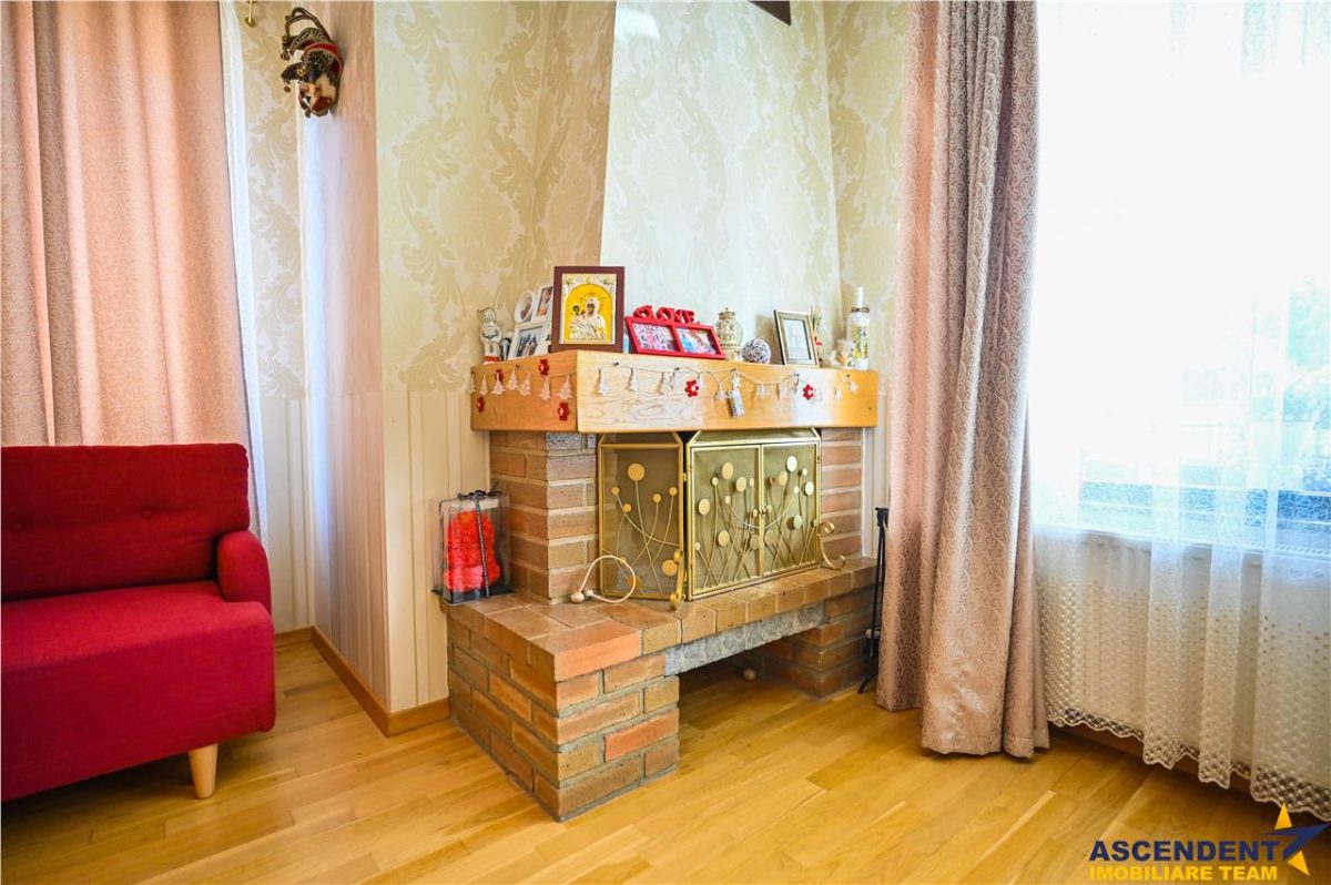 Resedinta distincta, mobilata cu rafinament, pe 1.000 mp teren, Central, Sacele, Brasov - foto 13