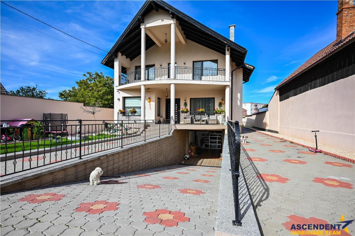 Resedinta distincta, mobilata cu rafinament, pe 1.000 mp teren, Central, Sacele, Brasov - foto 15