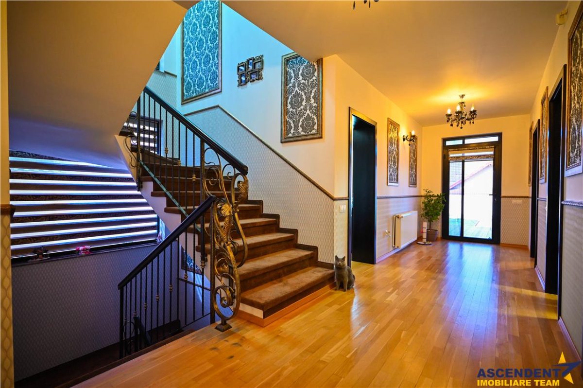 Resedinta distincta, mobilata cu rafinament, pe 1.000 mp teren, Central, Sacele, Brasov - foto 19