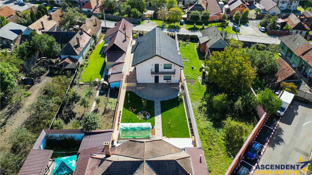 Resedinta distincta, mobilata cu rafinament, pe 1.000 mp teren, Central, Sacele, Brasov - foto 20