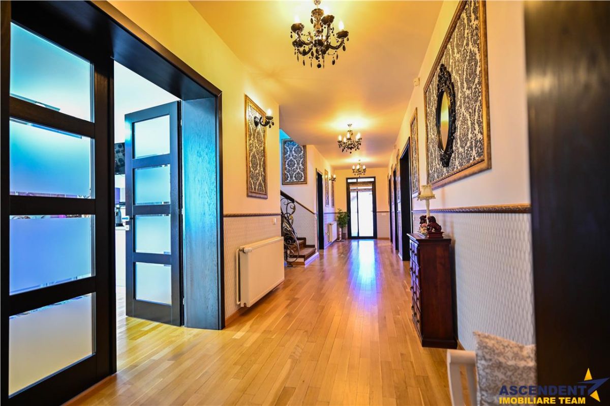 Resedinta distincta, mobilata cu rafinament, pe 1.000 mp teren, Central, Sacele, Brasov - foto 3