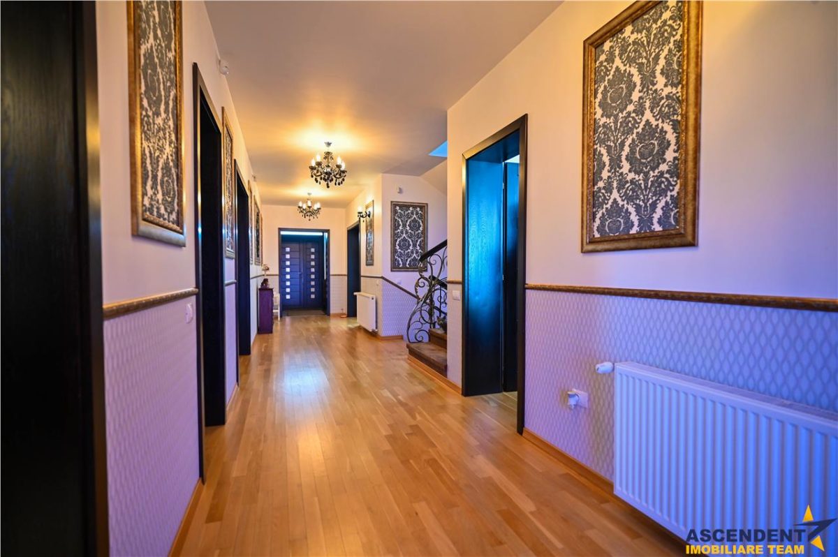 Resedinta distincta, mobilata cu rafinament, pe 1.000 mp teren, Central, Sacele, Brasov - foto 24