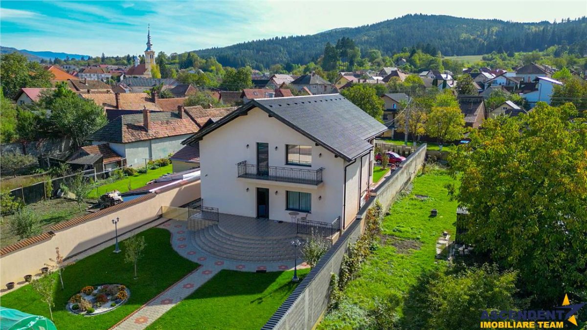 Resedinta distincta, mobilata cu rafinament, pe 1.000 mp teren, Central, Sacele, Brasov - foto 25