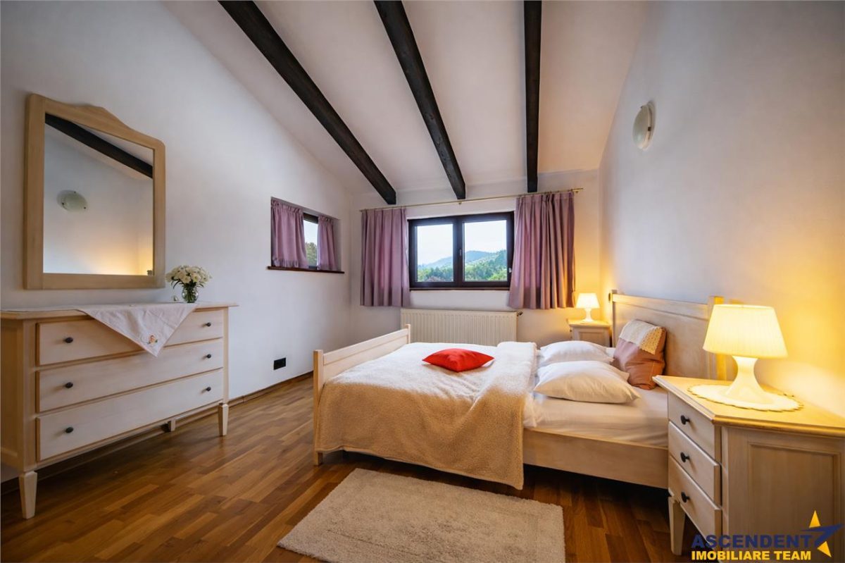 Pensiune:3 km de Castelul Bran, 2.900mp teren, aviz ISU, predare la cheie - foto 11