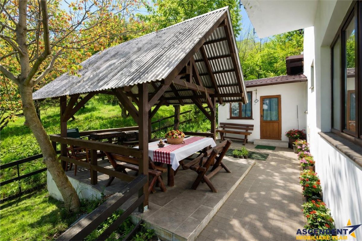 Pensiune:3 km de Castelul Bran, 2.900mp teren, aviz ISU, predare la cheie - foto 12