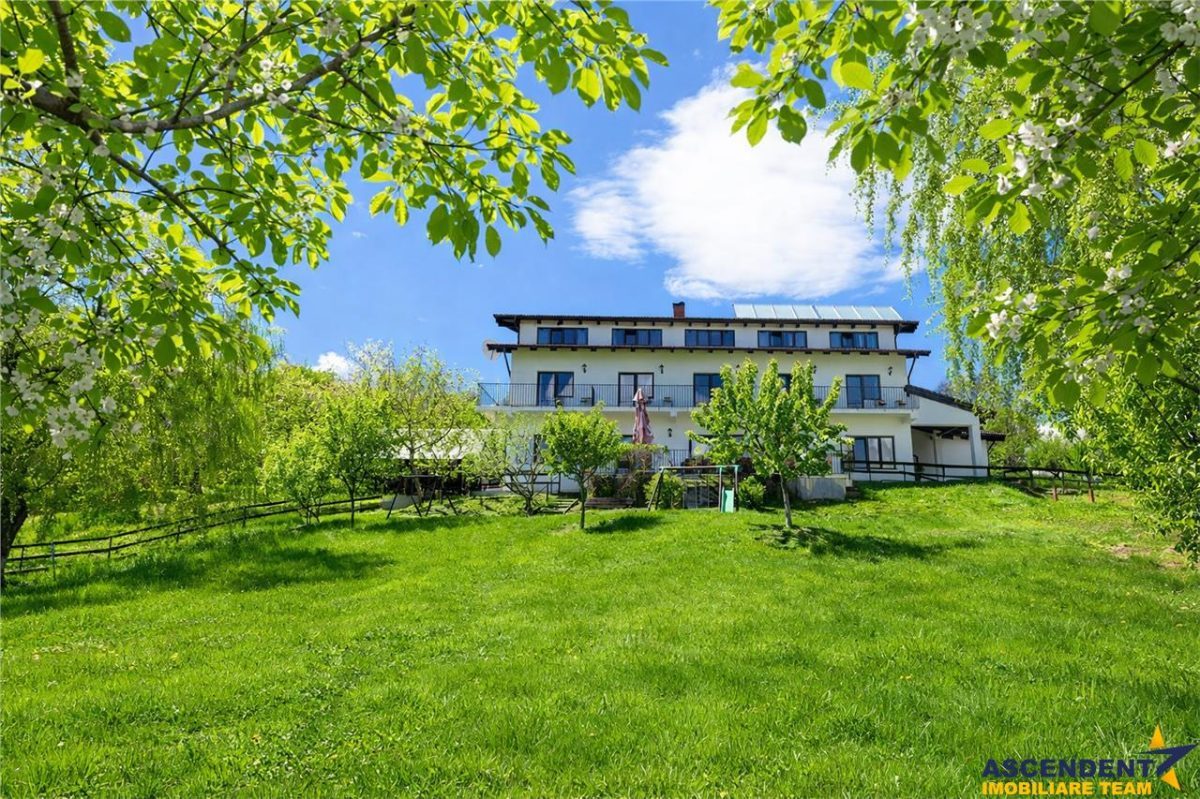 Pensiune:3 km de Castelul Bran, 2.900mp teren, aviz ISU, predare la cheie - foto 18