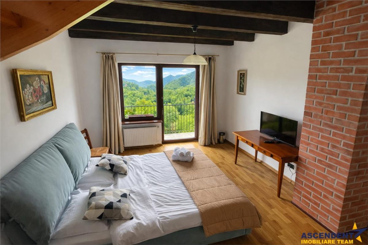 Pensiune:3 km de Castelul Bran, 2.900mp teren, aviz ISU, predare la cheie - foto 3