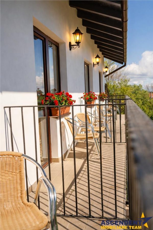 Pensiune:3 km de Castelul Bran, 2.900mp teren, aviz ISU, predare la cheie - foto 7