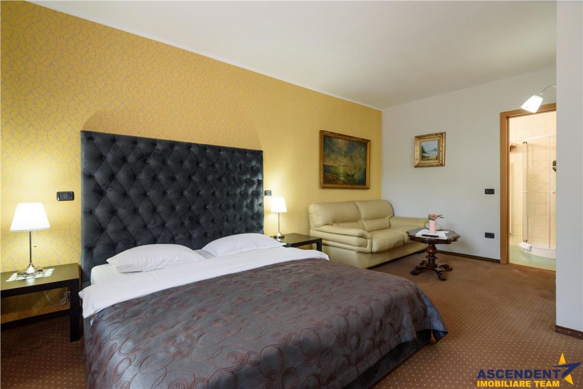 Pensiune cu restaurant, farmec aparte, concept italian, Central, aria Castelul Bran - foto 20