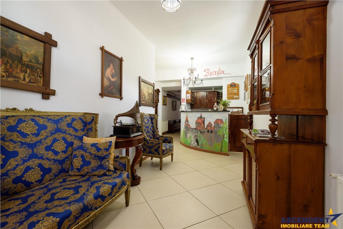 Pensiune cu restaurant, farmec aparte, concept italian, Central, aria Castelul Bran - foto 4