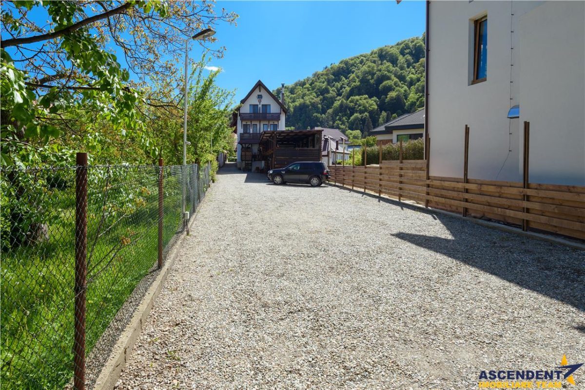 Pensiune cu restaurant, farmec aparte, concept italian, Central, aria Castelul Bran - foto 5