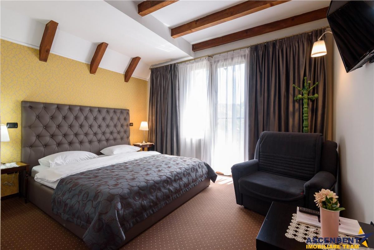 Pensiune cu restaurant, farmec aparte, concept italian, Central, aria Castelul Bran - foto 6