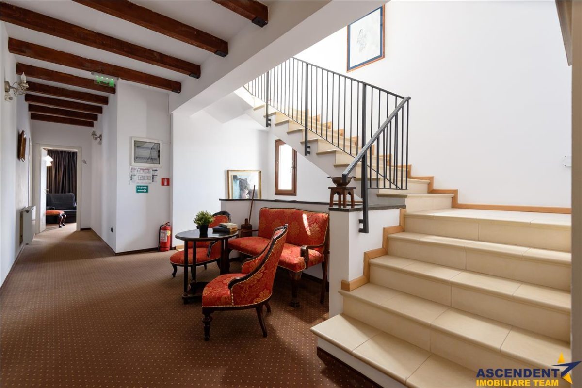 Pensiune cu restaurant, farmec aparte, concept italian, Central, aria Castelul Bran - foto 7