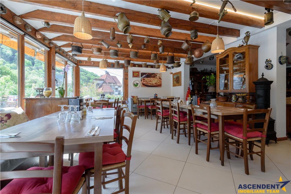 Pensiune cu restaurant, farmec aparte, concept italian, Central, aria Castelul Bran - foto 2