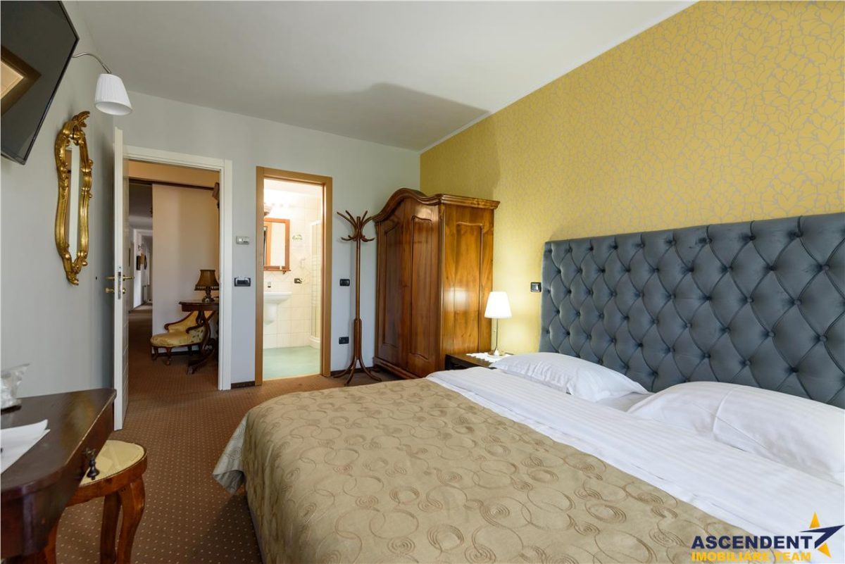 Pensiune cu restaurant, farmec aparte, concept italian, Central, aria Castelul Bran - foto 12