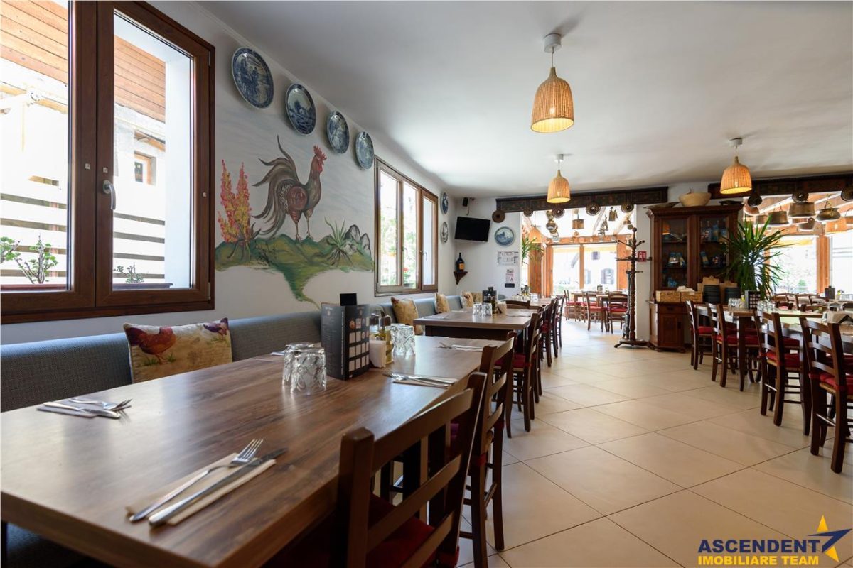 Pensiune cu restaurant, farmec aparte, concept italian, Central, aria Castelul Bran - foto 16