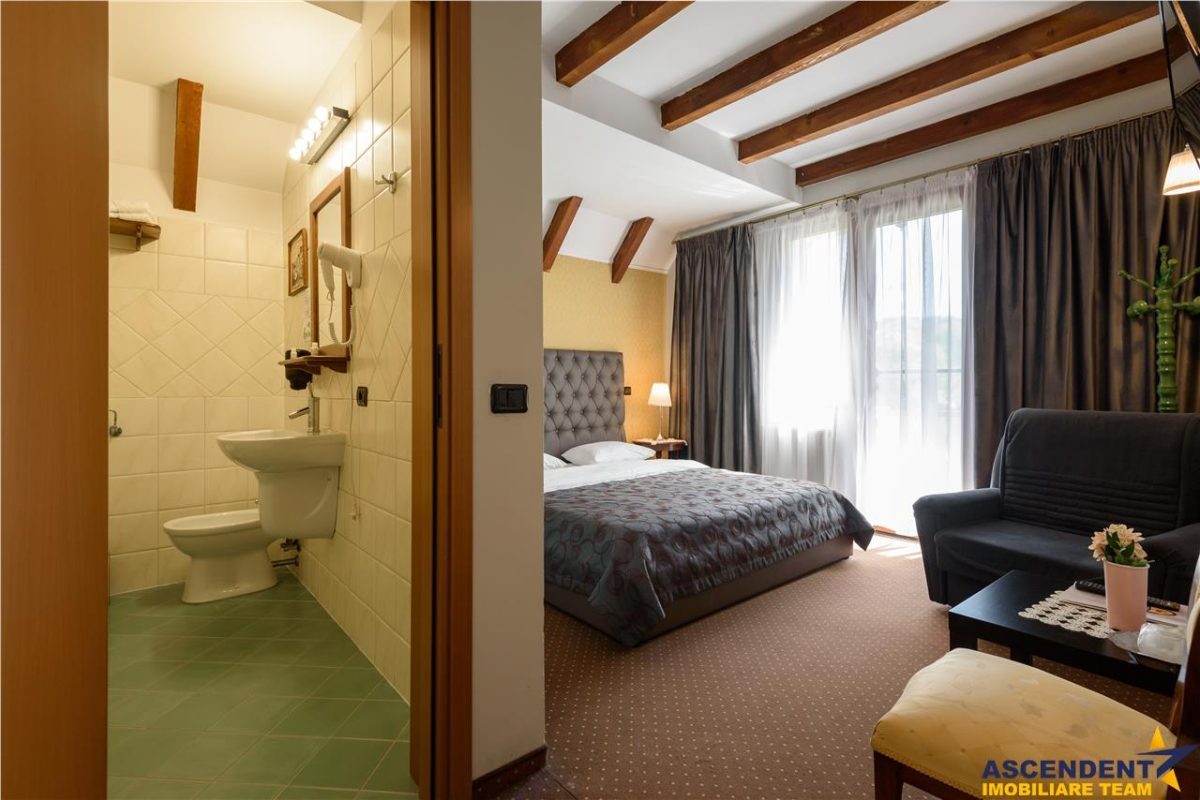 Pensiune cu restaurant, farmec aparte, concept italian, Central, aria Castelul Bran - foto 17