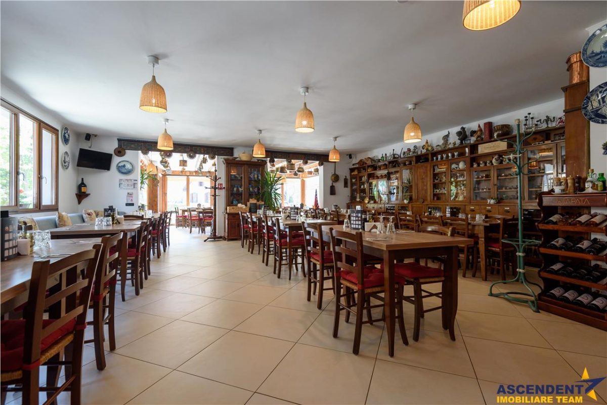 Pensiune cu restaurant, farmec aparte, concept italian, Central, aria Castelul Bran - foto 18